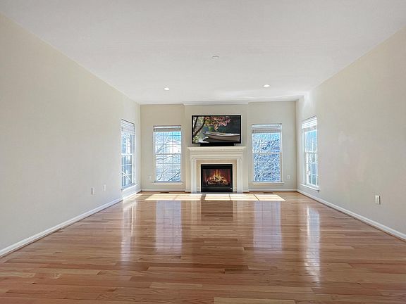 5th image of 8125 Tenbrook Dr