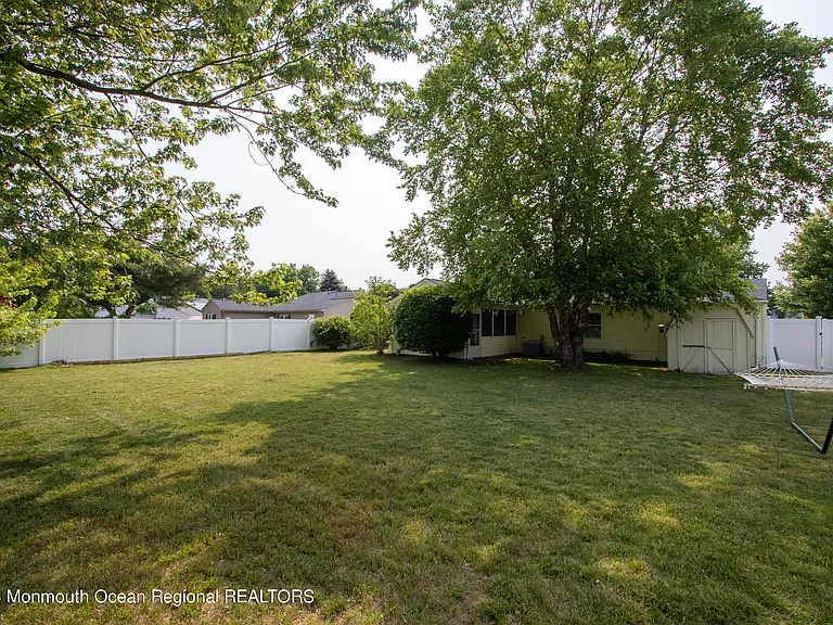 49 Williamsburg Dr — Photo 29