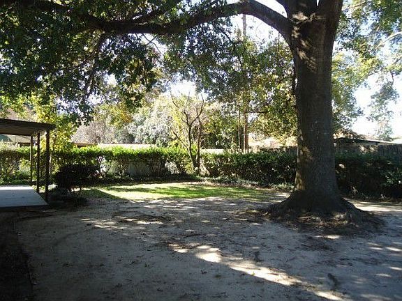 3rd image of 814 Dulles Dr