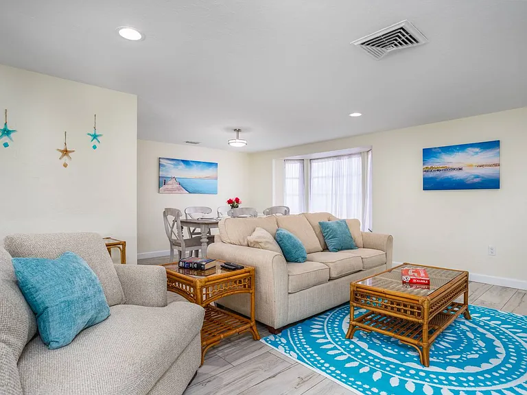 6836 Roxbury Dr — Photo 10