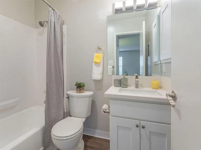 Skyline Heights Apartments — Photo 8