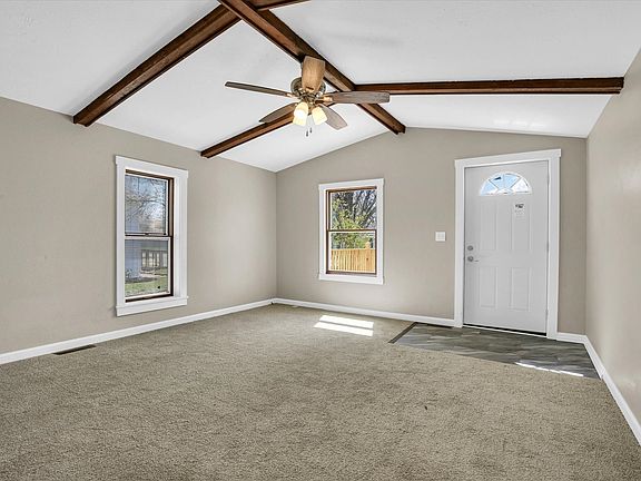 5th image of 305 E Main St