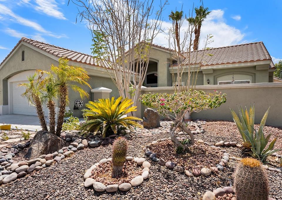 1st image of 38563 Bent Palm Dr