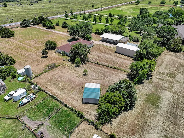 12869 FM 1385 — Photo 6