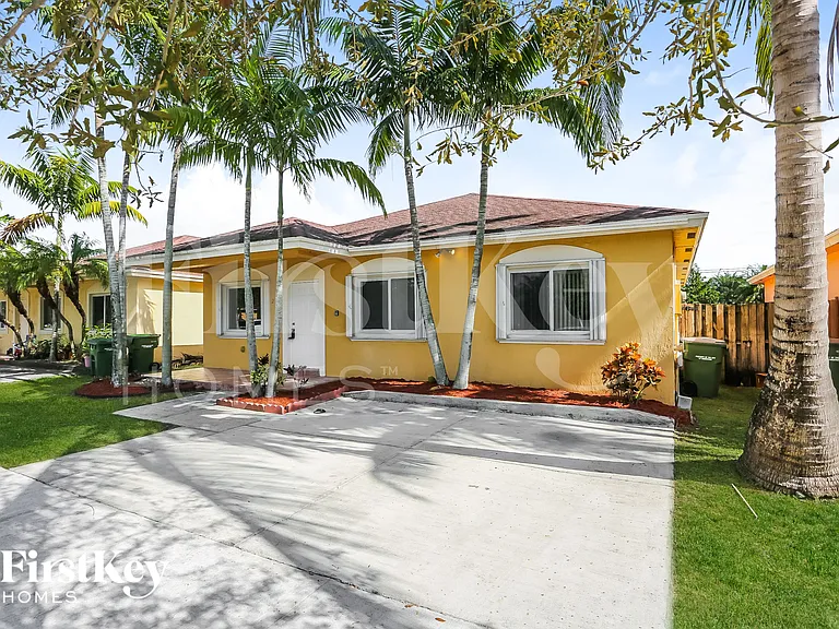 213 SW 15th Pl — Photo 1