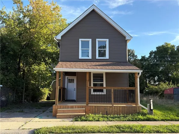 17 Able Ave, Brantford, ON N3S 2Y4