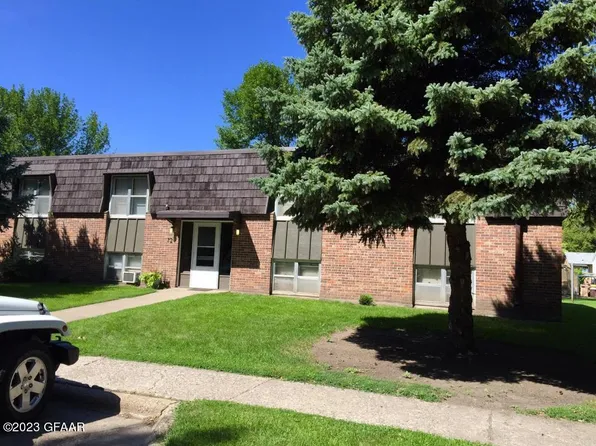 715 E 4th St, Grafton, ND 58237
