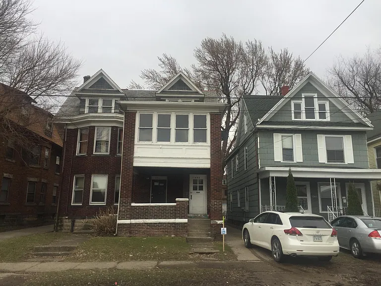 1241 W 8th St — Photo 2
