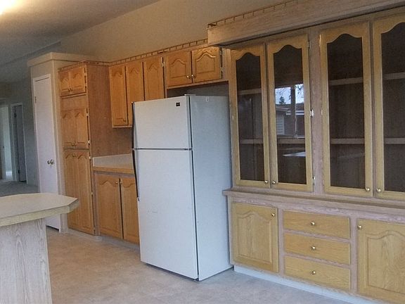 4th image of 815 S Wardwell Ave