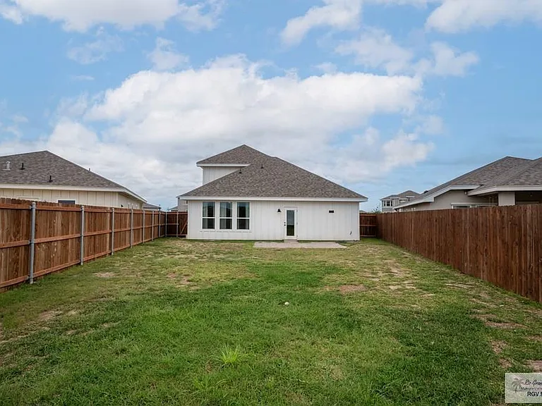 2168 Grove Ln — Photo 25