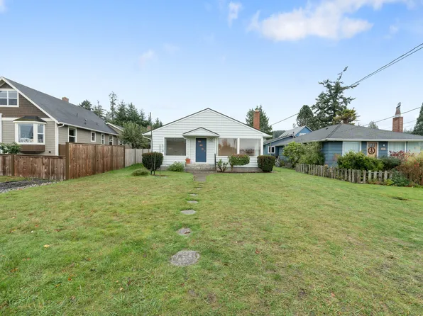 2305 11th St, Anacortes, WA 98221