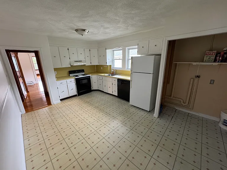 36 Brooks Ave #MAIN — Photo 9