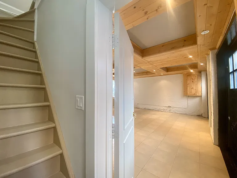 341 Saint Clair Ave W #E — Photo 10