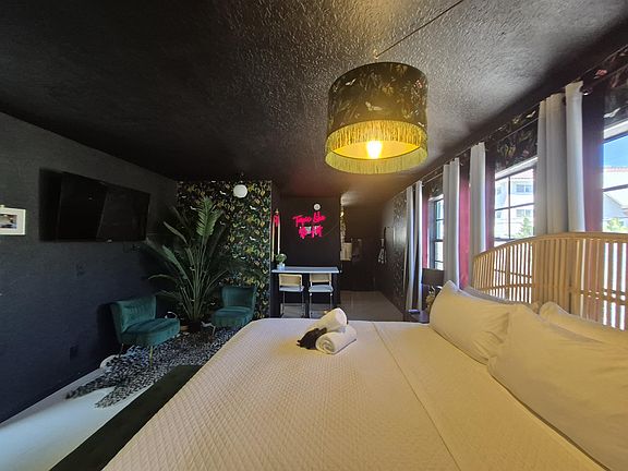 3rd image of 1007 SE 2nd Ct APT 8