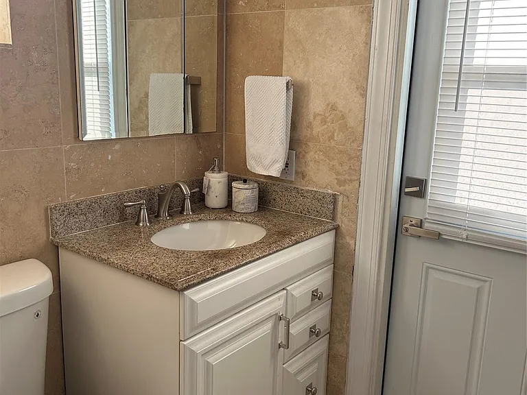 4431 NE 28th Ave — Photo 28