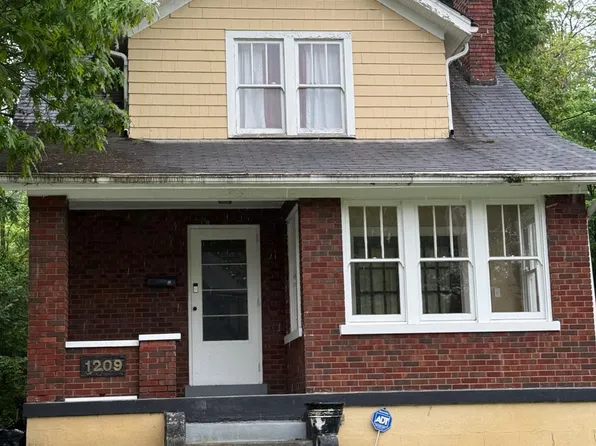 1209 Groesbeck Rd, Cincinnati, OH 45224