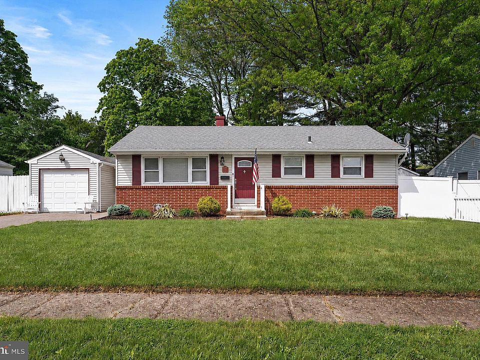 1st image of 17 Shelley Ln