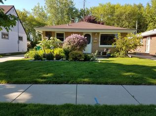 2913 E Cudahy Ave, Saint Francis, WI 53235