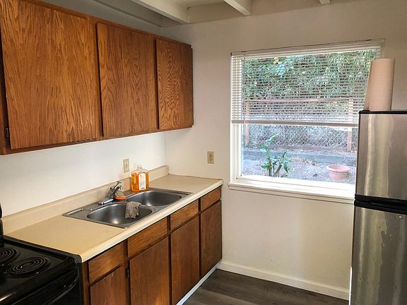5th image of 727 N Kentucky St