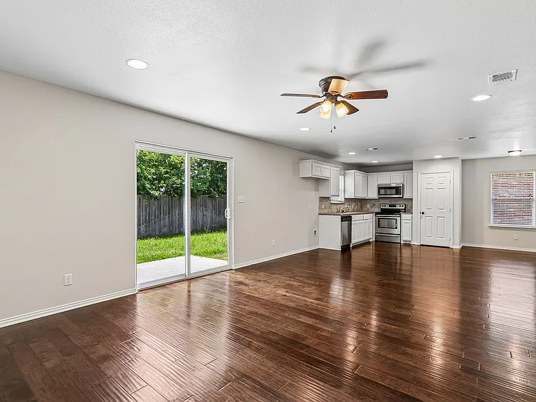 3017 N Hickory St — Photo 12