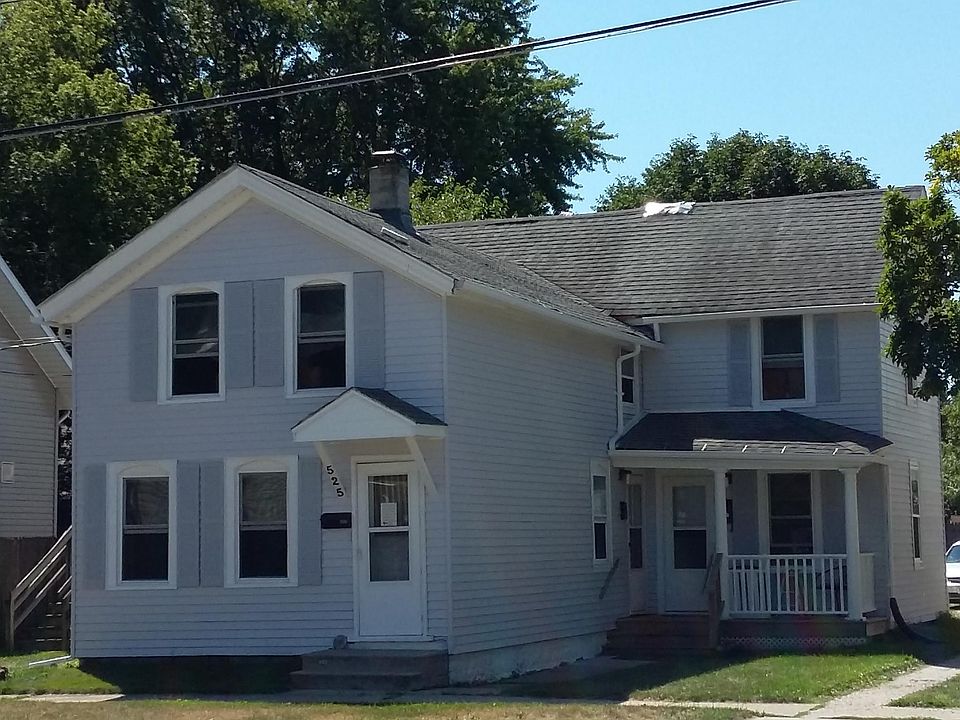 Owner occupied, safe, clean, quiet area, UTILITIES, heat, laundry included. Security lighting designated parking.