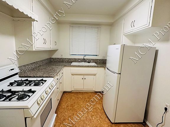 5th image of 308 S Rexford Dr APT 2