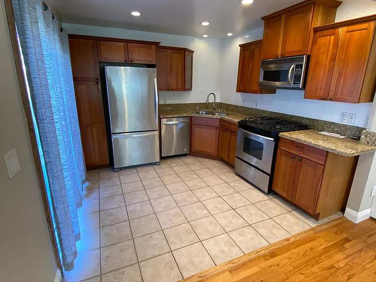 116 W Maple Ave — Photo 2