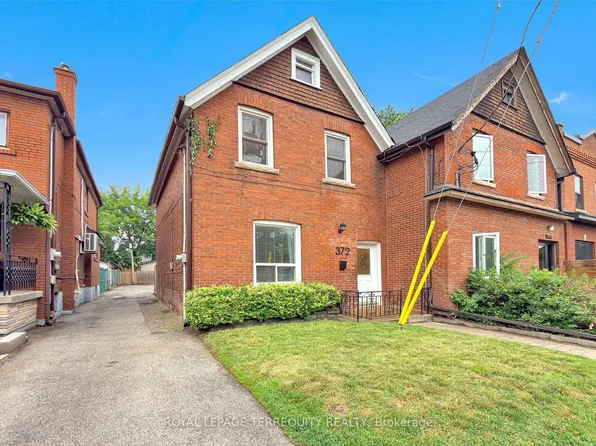 372 A Saint Johns Rd, Toronto, ON M6S 2K8