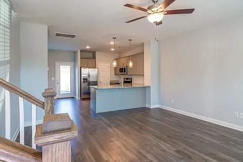 115 Harvard Dr — Photo 2