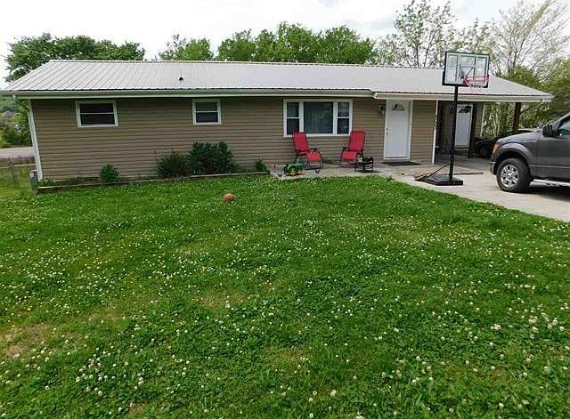 1st image of 4023 Pineview Dr NW