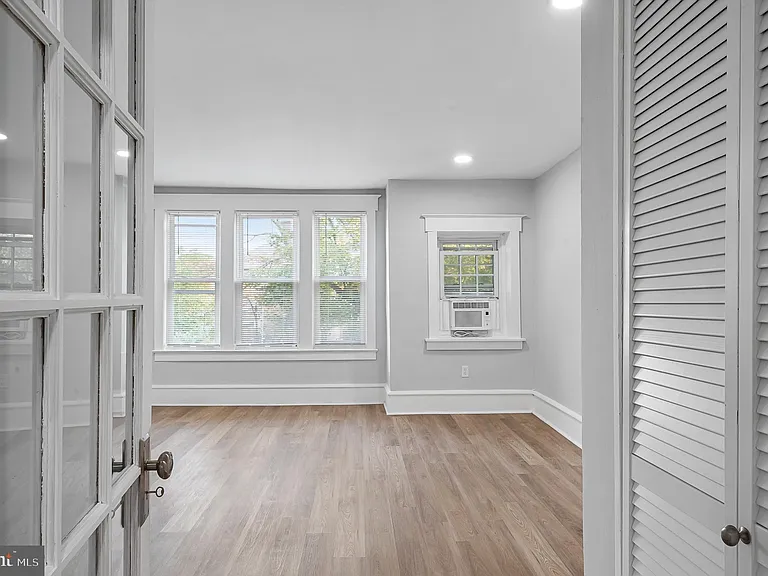 221 Kings Hwy E #B — Photo 10