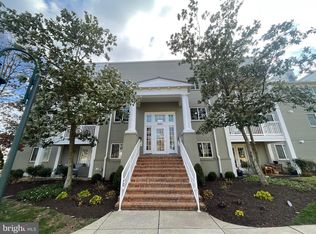 4061 S Four Mile Run Dr UNIT 301, Arlington, VA 22204