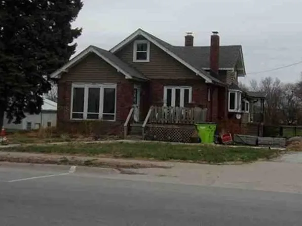 711 N 14th St, Fort Calhoun, NE 68023