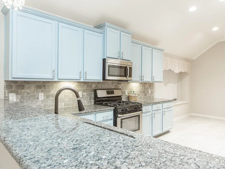 17919 Banbury Green Ln — Photo 11