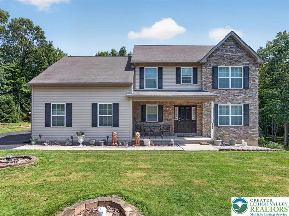 2199 Acorn Ct, Slatington, PA 18080