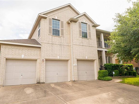 3rd image of 2821 Barefoot Ln