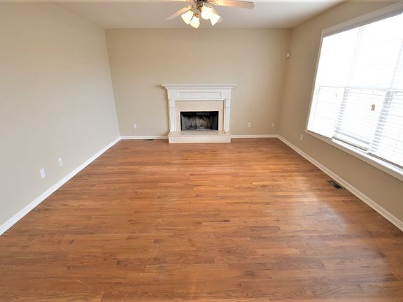 3rd image of 2392 Wilshire Way