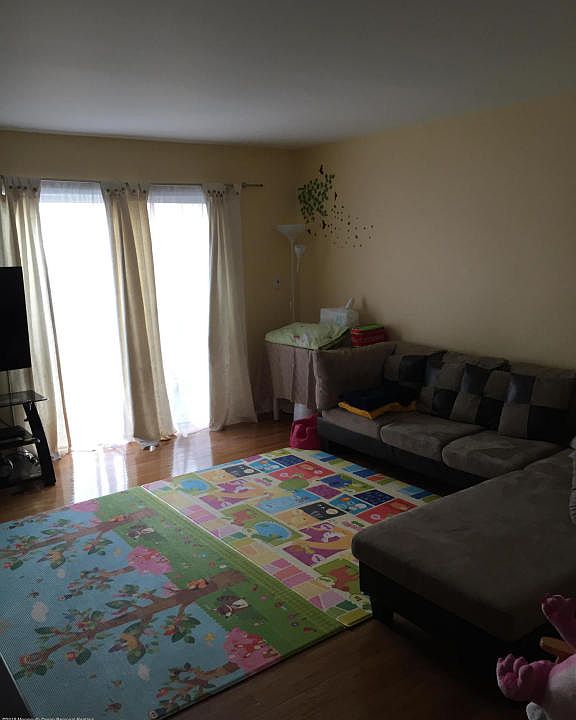 2nd image of 22 Stout Ct