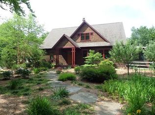 17 Fuller Rd, Williamsburg, MA 01096