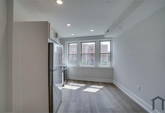 4th image of 3126 16th St NW APT 3