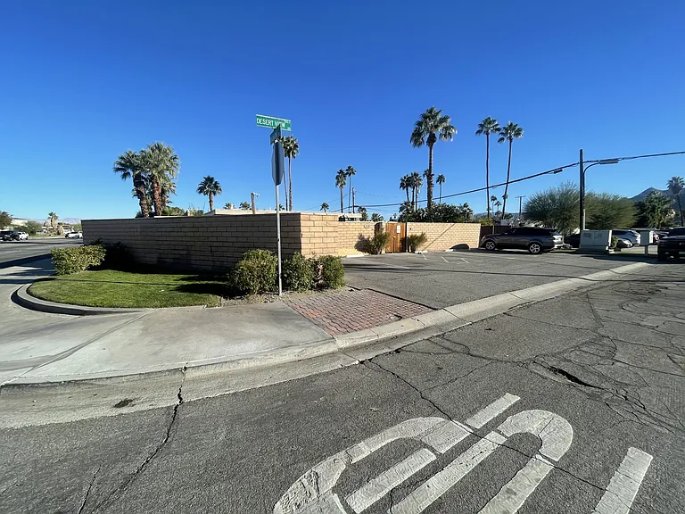 508 Desert View Dr — Photo 38