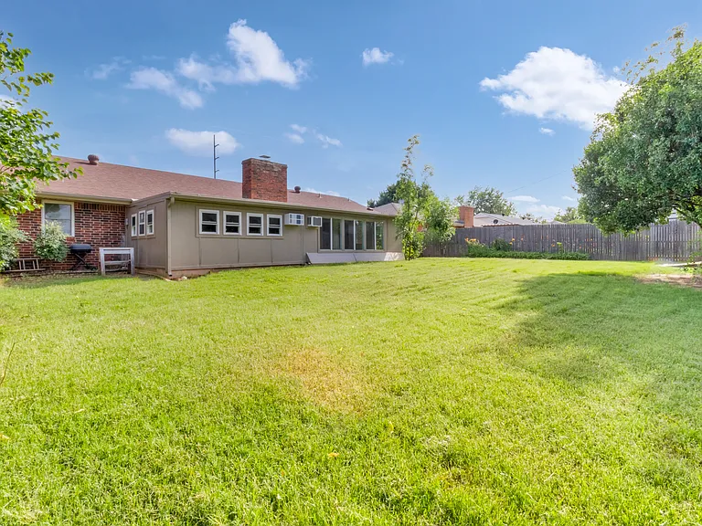 2319 E Robinson St — Photo 3