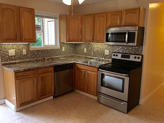 4th image of 121 Gertrude St APT 1