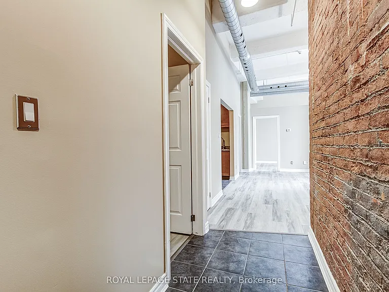 80 King William St #214 — Photo 7