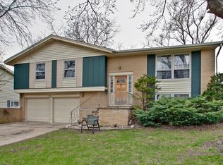 214 S Salem Dr, Schaumburg, IL