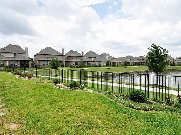 13117 Stoneleigh Terrace Dr — Photo 45