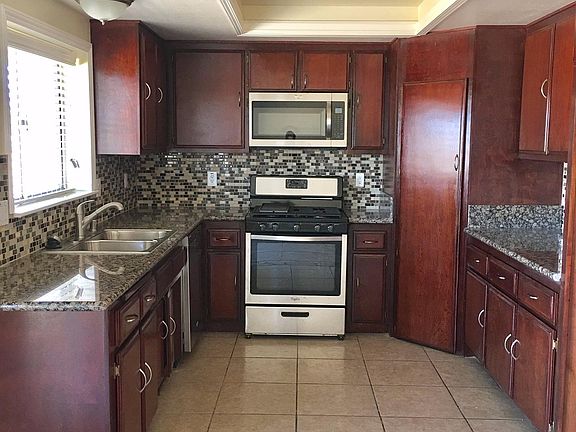 4th image of 9393 Harbin Ave