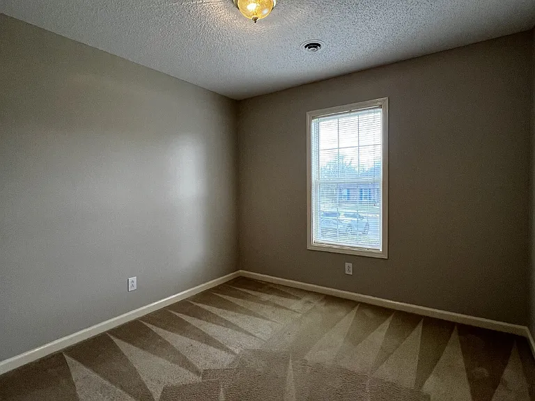 3427 Poplar Hl — Photo 13