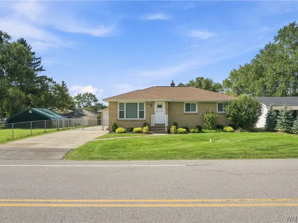 282 Iroquois Ave, Lancaster, NY 14086