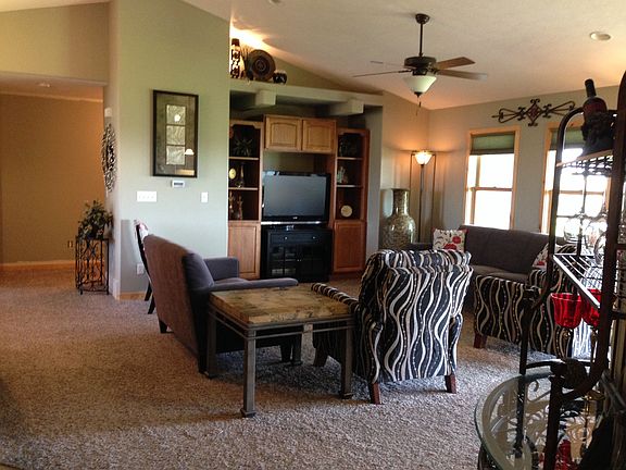 5th image of 602 Huckleberry Ln